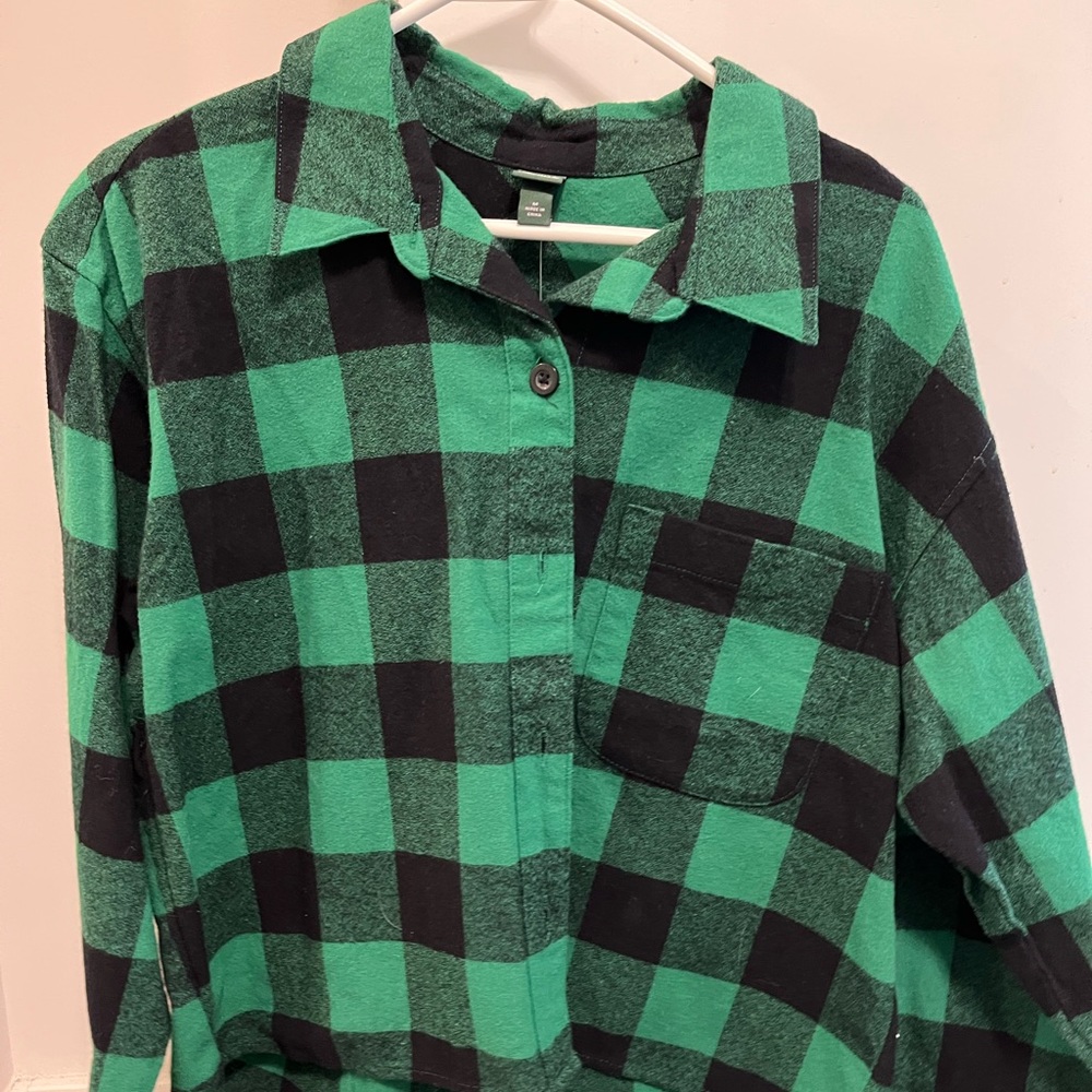 Green and black paid button up